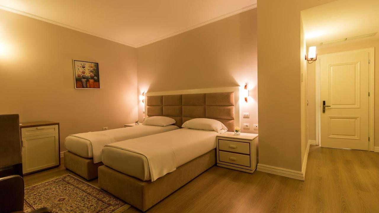 Royal Hill Hotel Vorë Dış mekan fotoğraf
