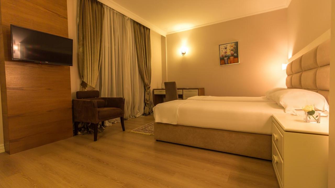 Royal Hill Hotel Vorë Dış mekan fotoğraf