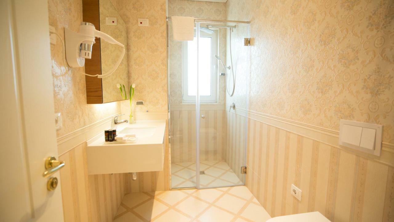 Royal Hill Hotel Vorë Dış mekan fotoğraf